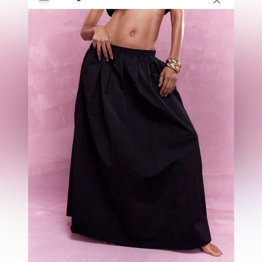 Missguided black maxi full skirt size S pleated puffy skirt